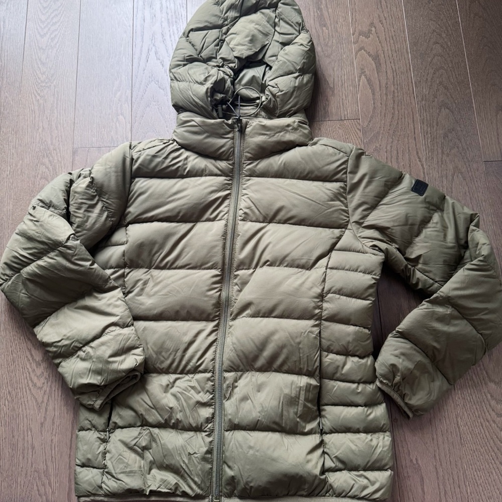 OLIVE GREEN ROOTS PACKABLE PUFFER JACKET
